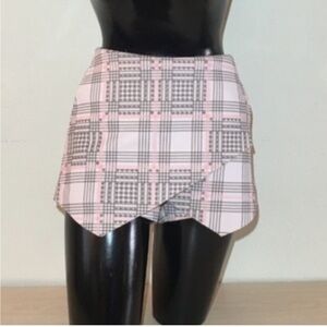 Cotton on pink grey and white plaid envelope skort with pockets. Size M